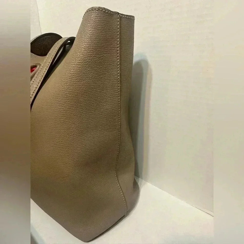 Authentic Fendi tote! Such a cute travel bag, but not bulky. Super trendy! W/COA - Picture 5 of 16